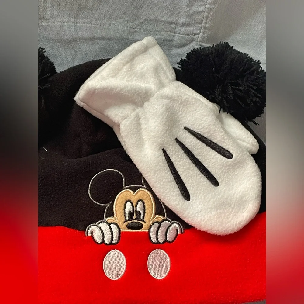NEW Walt Disney Mickey Mouse Red Black Toddler Fleece Winter Hat & Gloves‎ Set